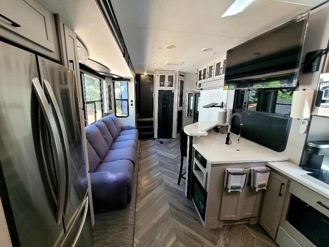 1 Forest Lake Rd