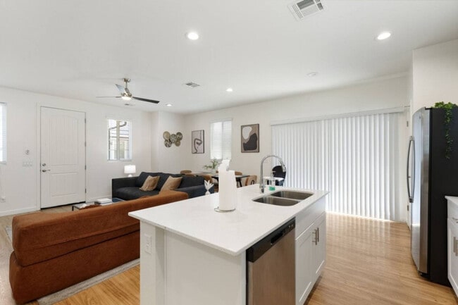 Photo - 815 E Roma Ave Unidad SI ID1581538P