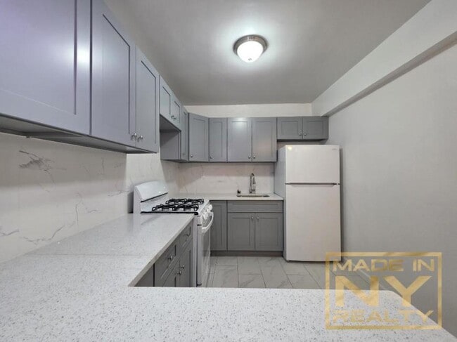 Building Photo - 3 bedroom in KEW GARDENS NY 11415 Unit 1F