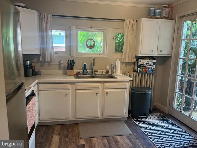 Photo - 208 W Union St