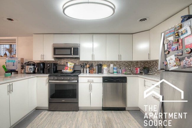 Photo - 1938 N Halsted St