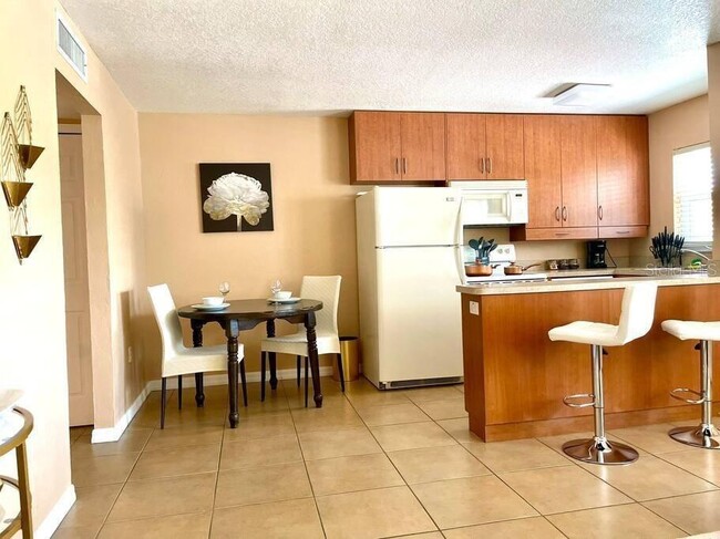 2050 Arlington St Unit 106