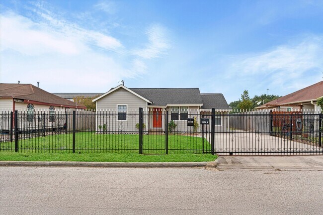 Photo - 2024 Jean St