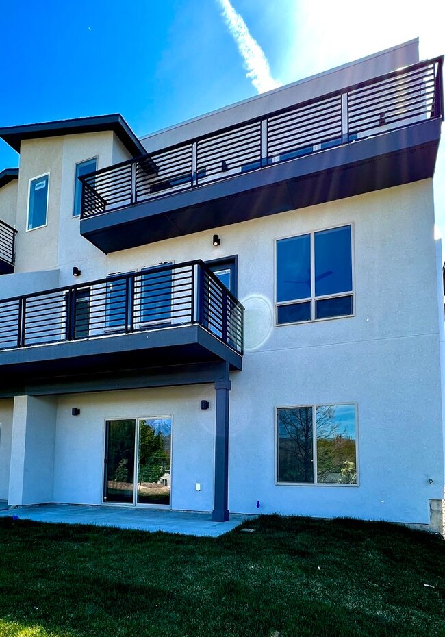Photo - Close to Micron, 3 Bedroom 3 bath w/ a Million Dollar View!