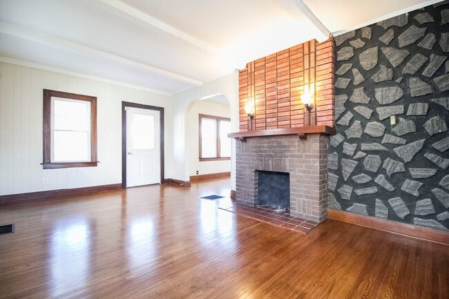 180 Eldred Ave