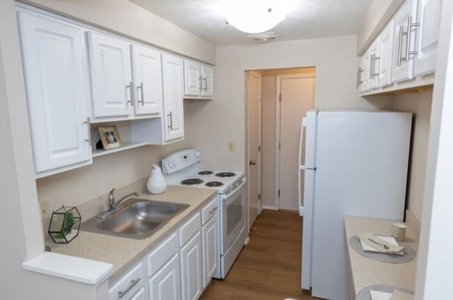 Photo - Randall Park Apartments