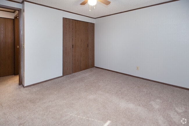 1BR, 1BA-576SF-Bedroom