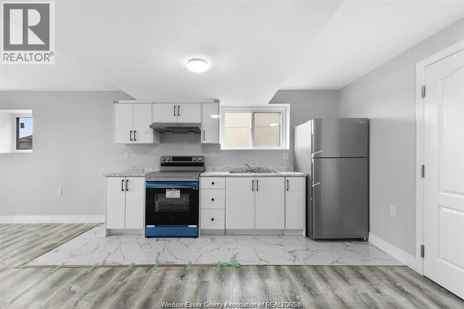 Photo - 151 Lane St