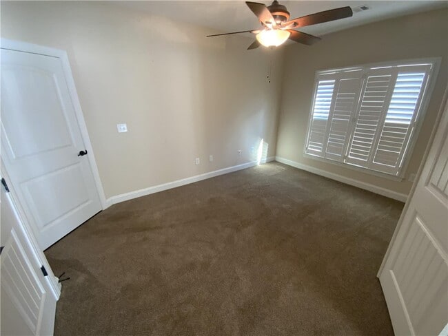 Photo - 210 Meridian Wy