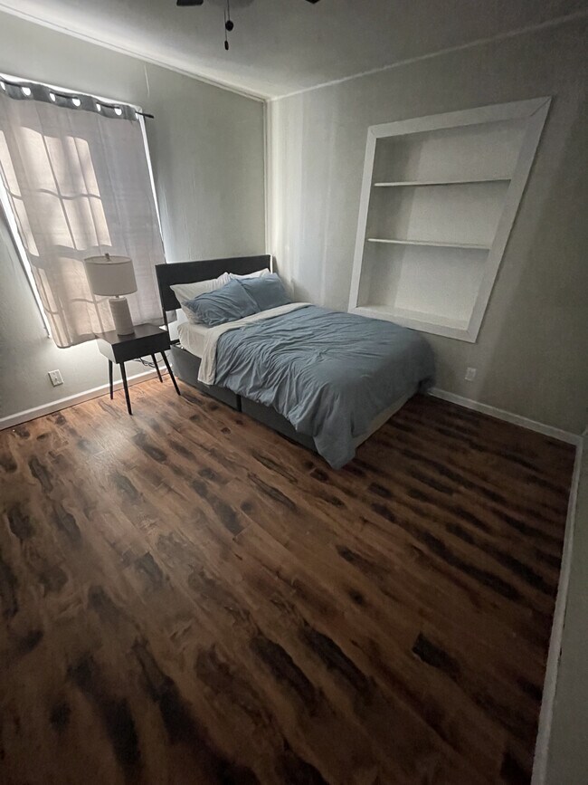 Photo - 4609 Elgin Ave