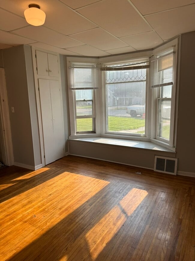 Front Bedroom - 405 S Chestnut St Unit Downstairs