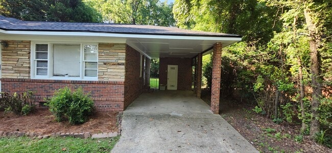 Photo - 2752 Hawthorne Dr