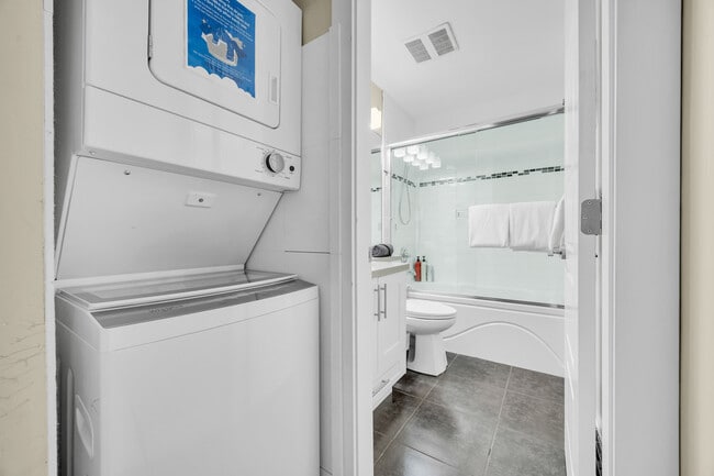 Photo - 3845 Dumfries St Unit ID1258944P