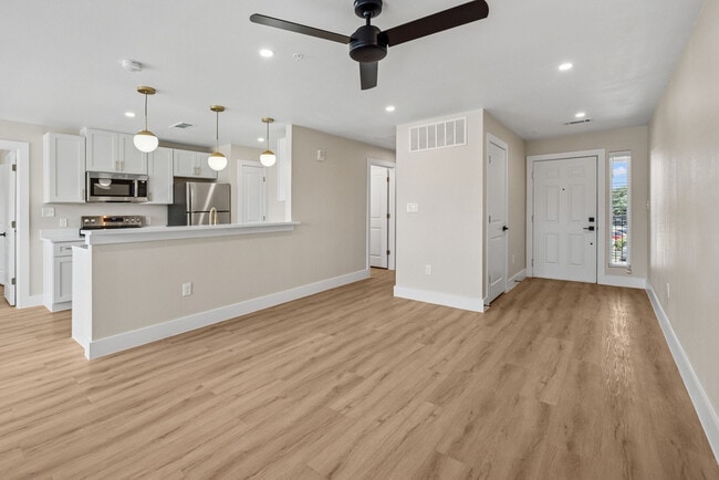 Building Photo - Lake Meadows Rental