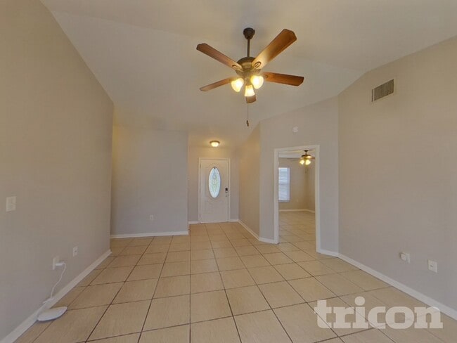 Photo - 1811 14th St W