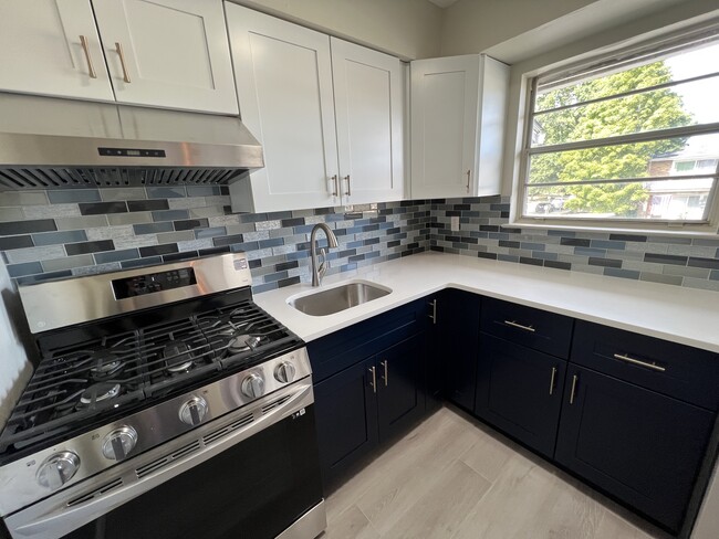 Building Photo - 47 Garden View Ter Unit 4