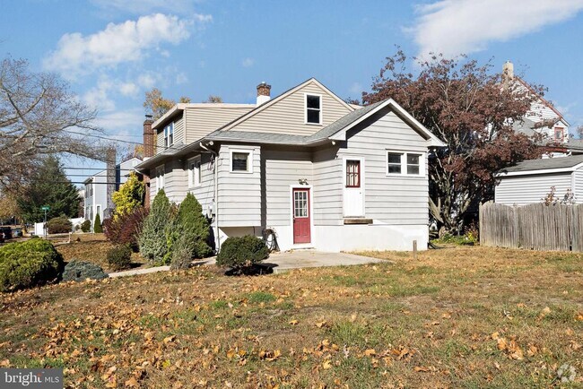 Building Photo - 352 Maple Ave Rental