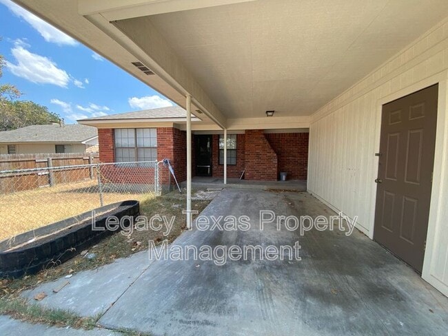 Photo - 801 McAnear St Unit #B