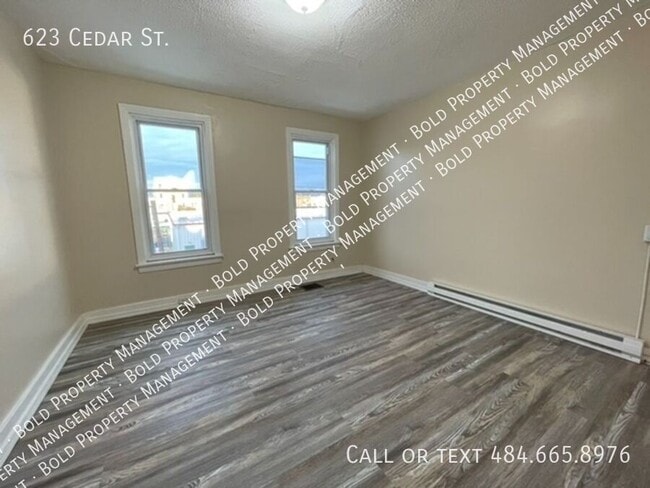 Photo - 623 Cedar St