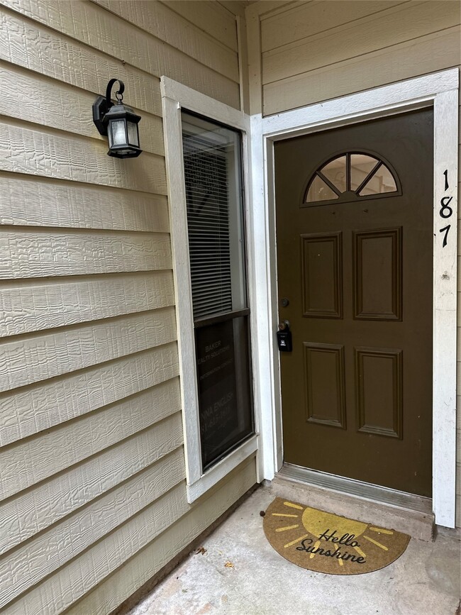 Building Photo - 3500 Tangle Brush Dr Unit 187