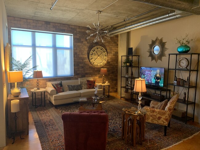 Building Photo - 290 W 12th Ave Unit 406 Rental