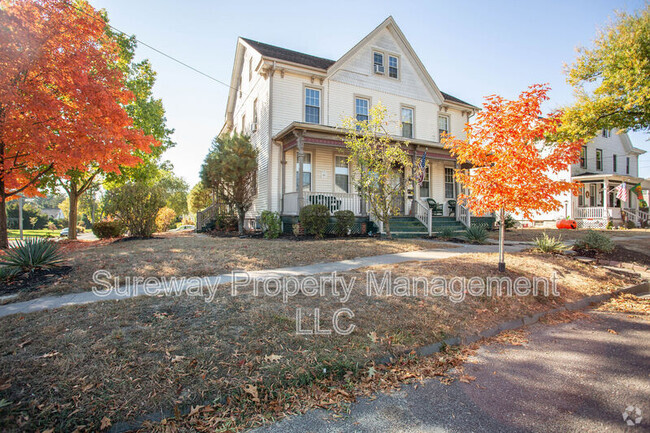 Building Photo - 110 E Elm St Unit 110 B Rental