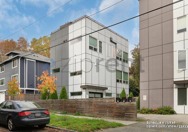 Photo - 2614 S Dearborn St Townhome