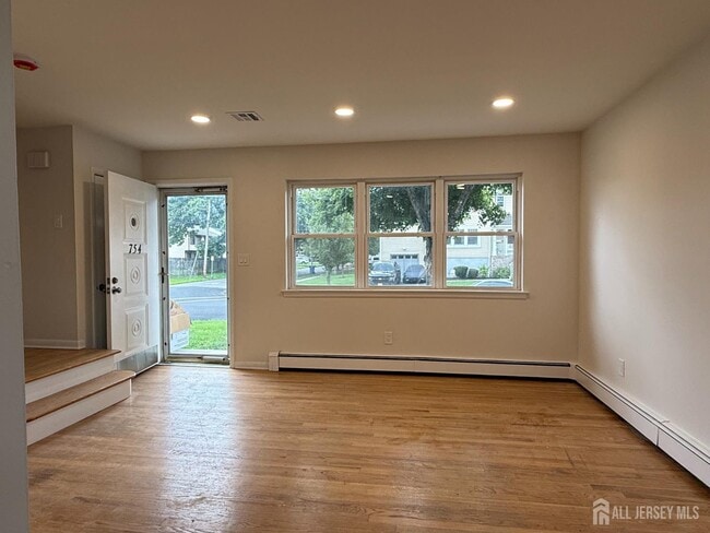 754 Walnut St