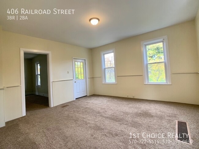 Photo - 406 Railroad St