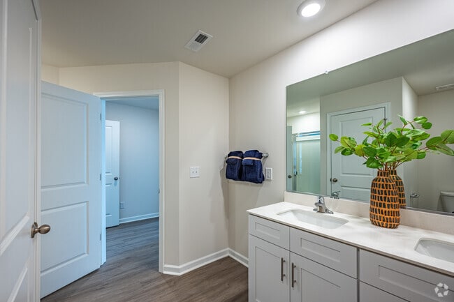 3BR, 2.5BA - 1416SF - Primary Bathroom - Rosemary Glen