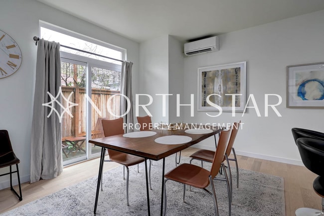 Photo - Urban Townhome with terrace! Unit MU-DIVI3013-BW