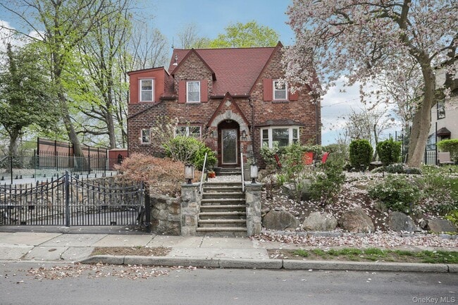 Building Photo - 375 Hawthorne Terrace