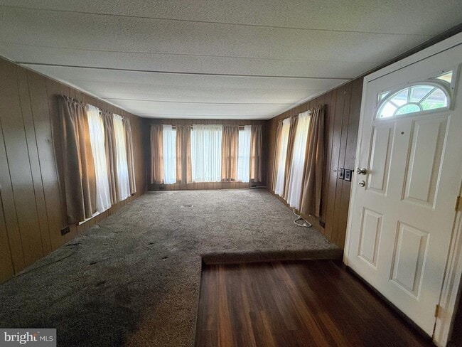 Photo - 17813 Sherman Ave