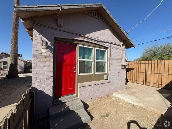 Building Photo - 8 Minutes from Downtown Phoenix! Rental