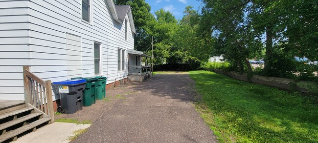 Photo - 528 Broadway St
