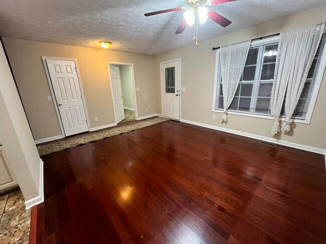 Photo - 476 Bill Russell Rd