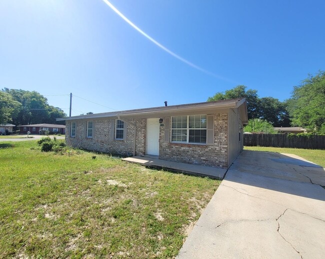 Photo - 215 Combs Manor Ct NW