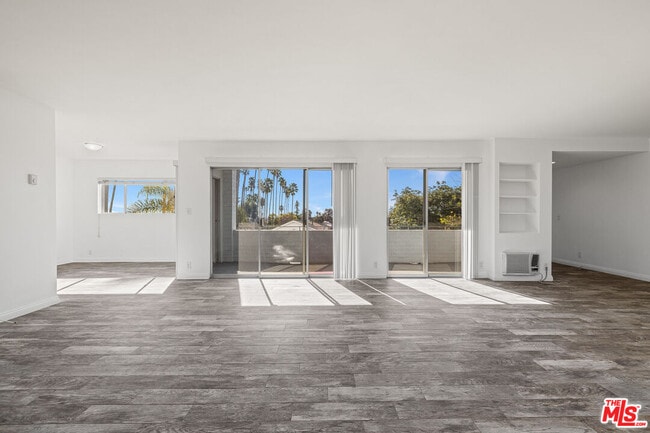 Building Photo - 7560 Hollywood Blvd Unit 109