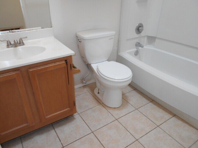 Photo - Cute 2/1 - Great area close to TTU! Unit B