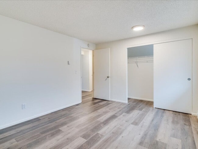 Photo - Barclay Square Apartments