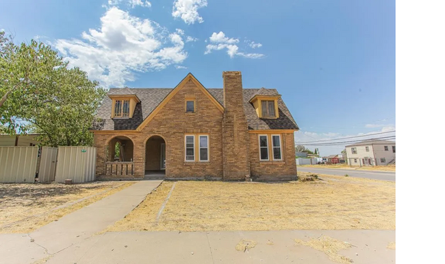 Building Photo - 1800 S Main St