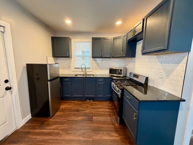 Photo - For Lease : 5 bedroom 1 1/2 bathroom fully renovated home in nice area. Call KPM 313-429-3244