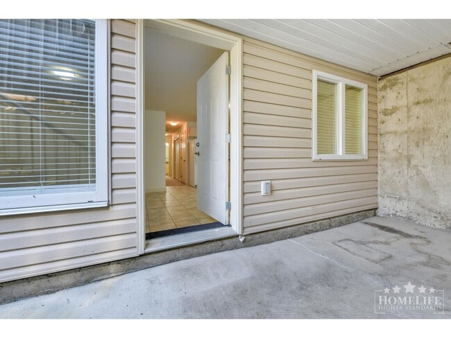 Photo - 6129-6148 148 St