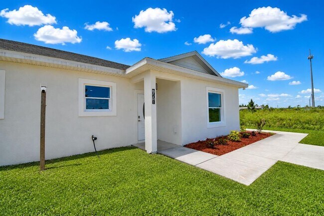 Building Photo - 7951 Sarasota Dr