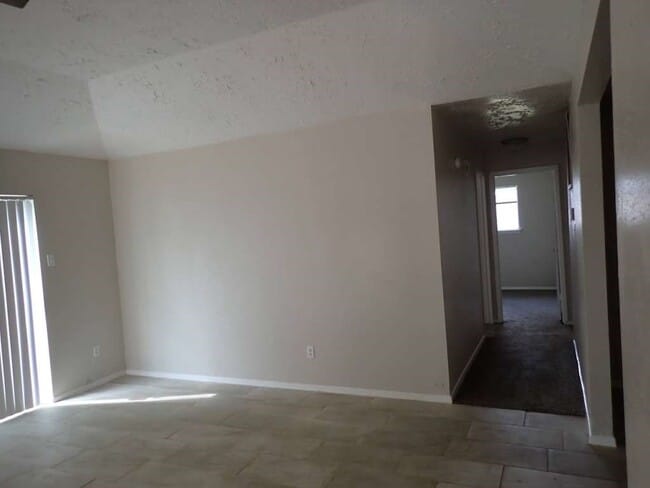 Photo - 327 Oakdale Dr