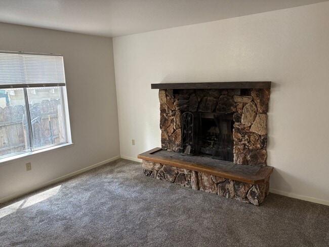 Photo - Large 4 bedroom cabin with fireplace