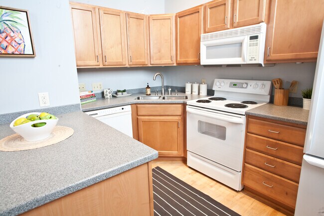 Photo - One bedroom loft in Southern Village above Weaver Street Market! Unidad 206
