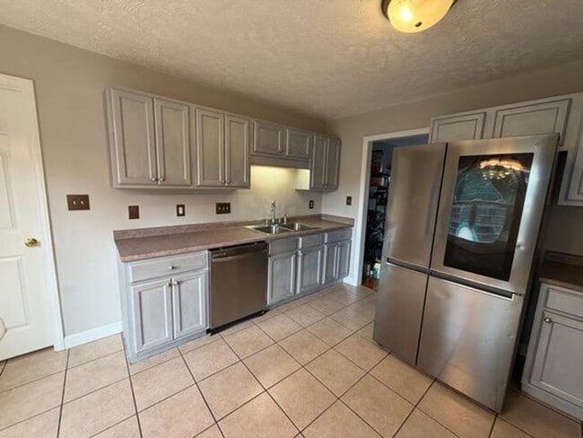 110 Dover Ct E