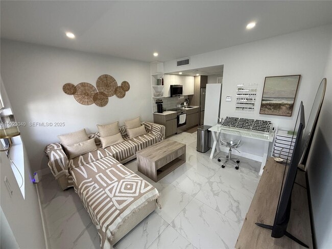 Photo - 944 Jefferson Ave Unit 15