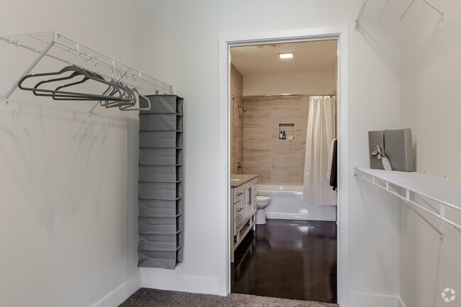 1BR, 1BA - Closet - Prairie Winds Apartments